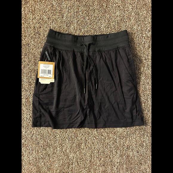 The North Face Women's Aphrodite Skort - Asphalt Grey XS